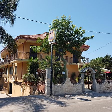 Hotel Nautilus Никотера Екстериор снимка
