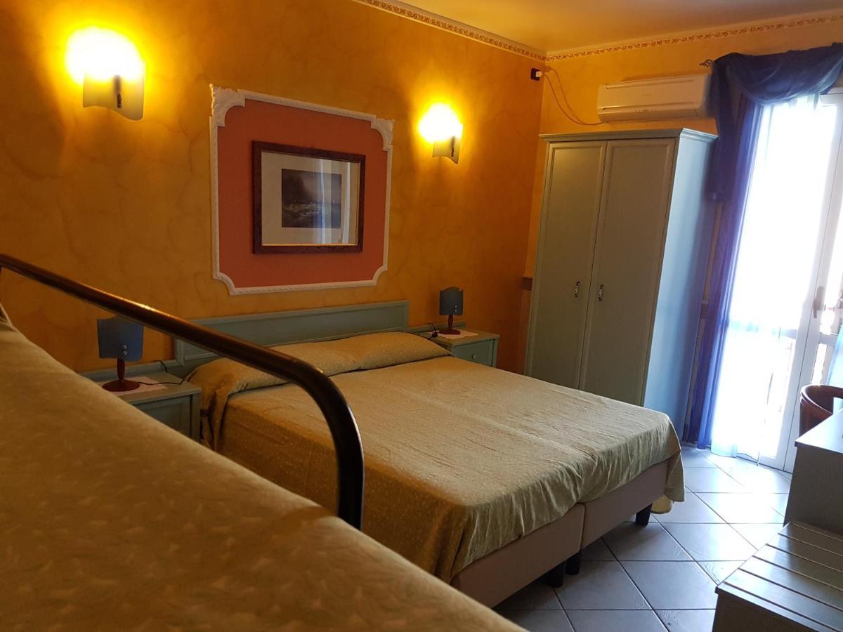 Hotel Nautilus Никотера Екстериор снимка