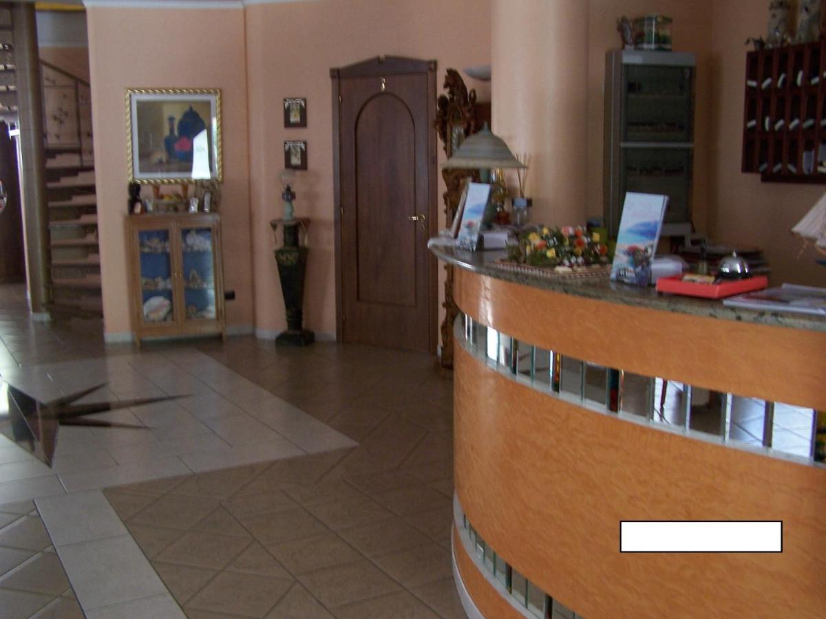 Hotel Nautilus Никотера Екстериор снимка