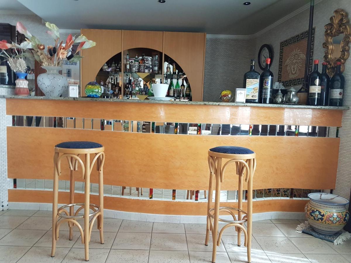 Hotel Nautilus Никотера Екстериор снимка