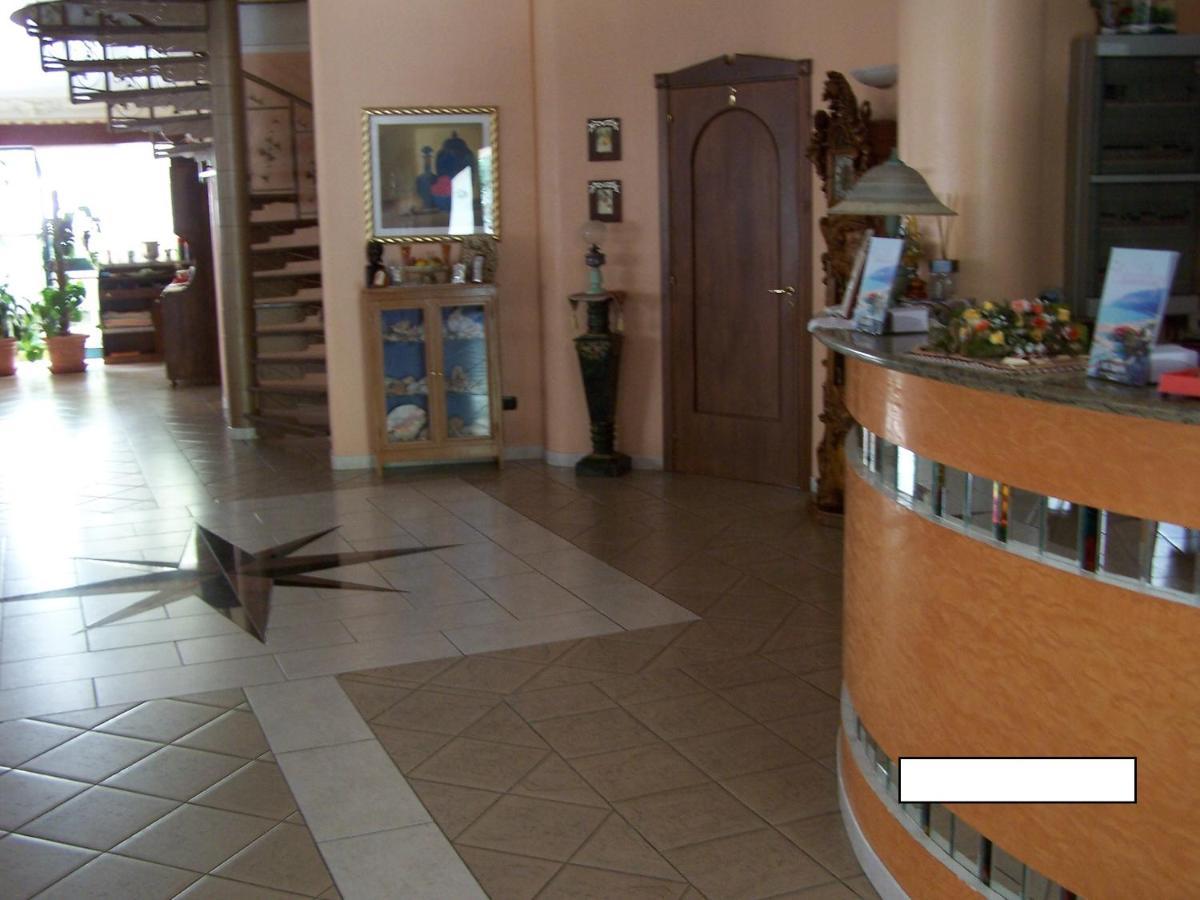 Hotel Nautilus Никотера Екстериор снимка