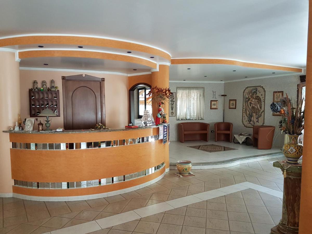 Hotel Nautilus Никотера Екстериор снимка