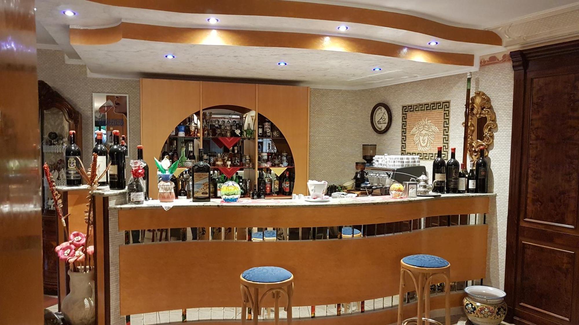 Hotel Nautilus Никотера Екстериор снимка