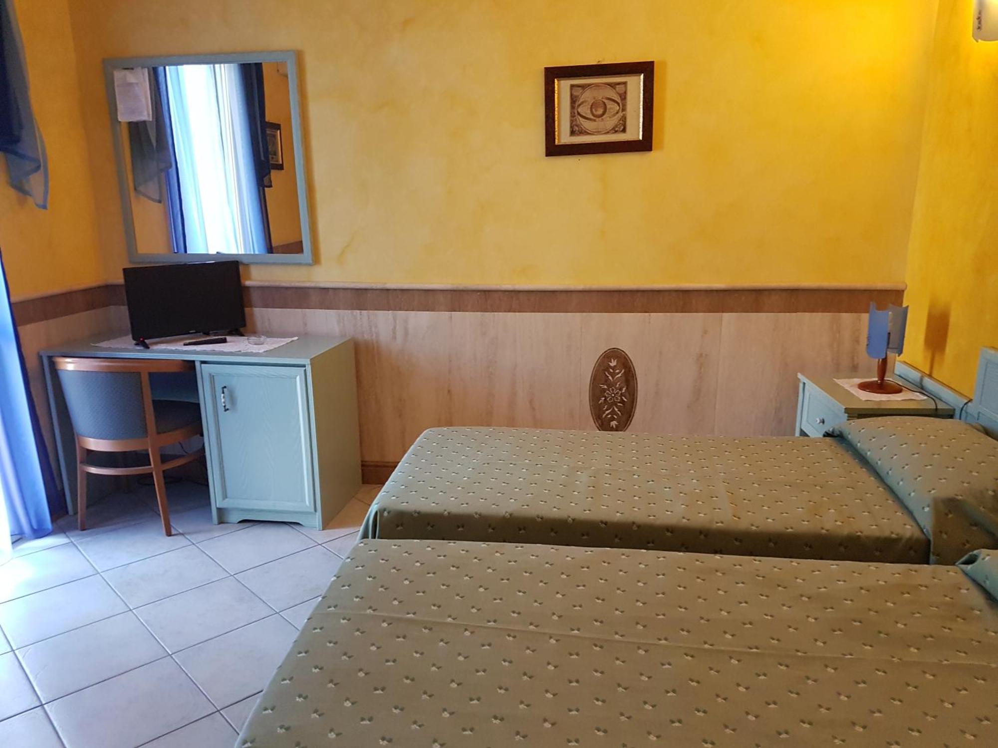Hotel Nautilus Никотера Екстериор снимка